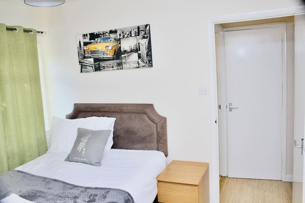 Contractor'S Haven- 4-Bedroom House With Free Parking, Super Fast Wifi, Fran Properties In Aylesbury, Pets Are Welcome! Aylesbury  Exterior foto